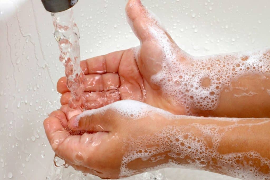 hands under water handwashing